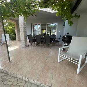 Haus Enna A Lage Meerblick Terrasse Grill Eg Apartment Medulin